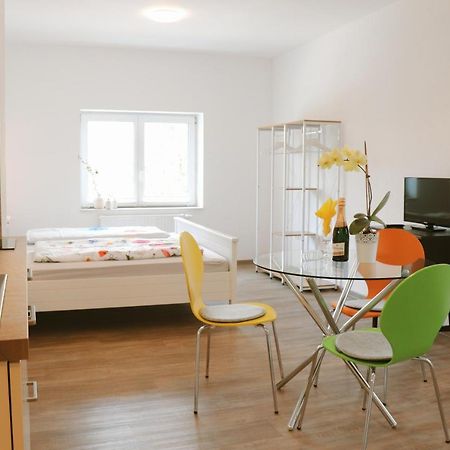 Helles Apartment Fuer 1-2 Pers. Mit Parkplatz Und Wifi Kraiburg am Inn Bagian luar foto
