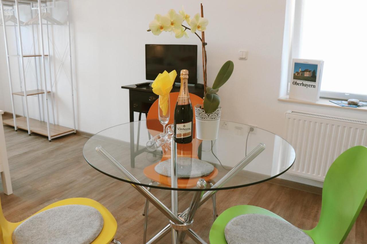 Helles Apartment Fuer 1-2 Pers. Mit Parkplatz Und Wifi Kraiburg am Inn Bagian luar foto