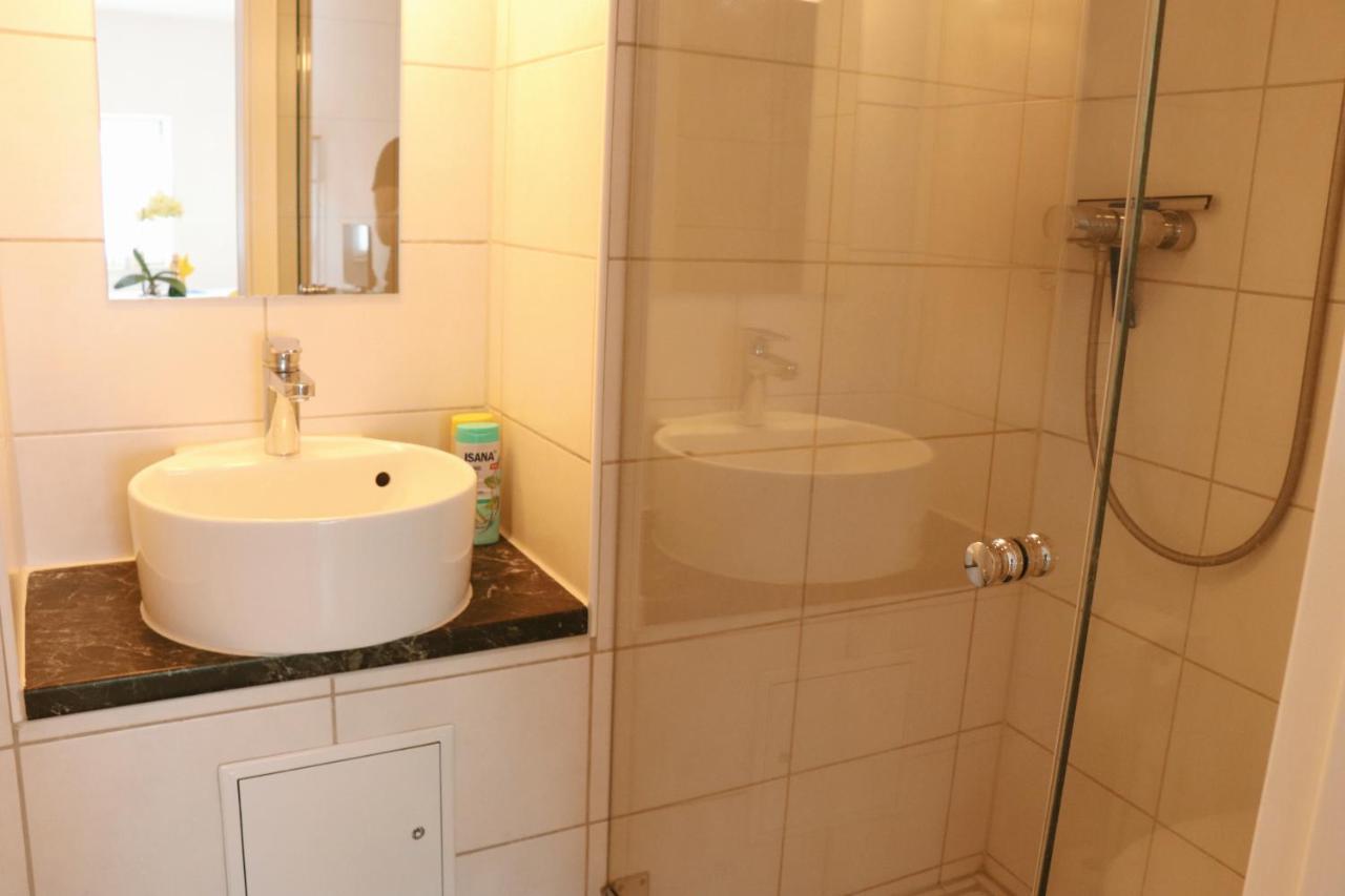 Helles Apartment Fuer 1-2 Pers. Mit Parkplatz Und Wifi Kraiburg am Inn Bagian luar foto