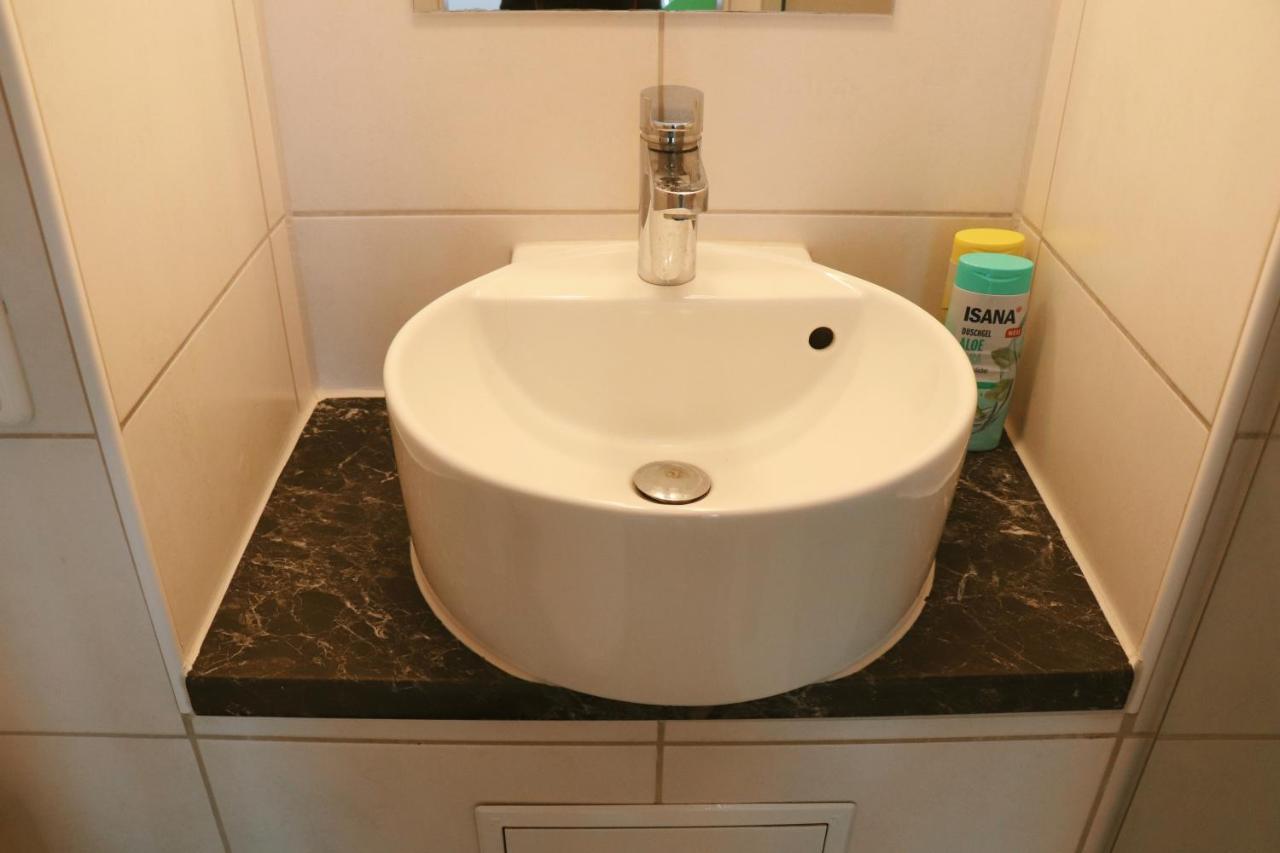 Helles Apartment Fuer 1-2 Pers. Mit Parkplatz Und Wifi Kraiburg am Inn Bagian luar foto