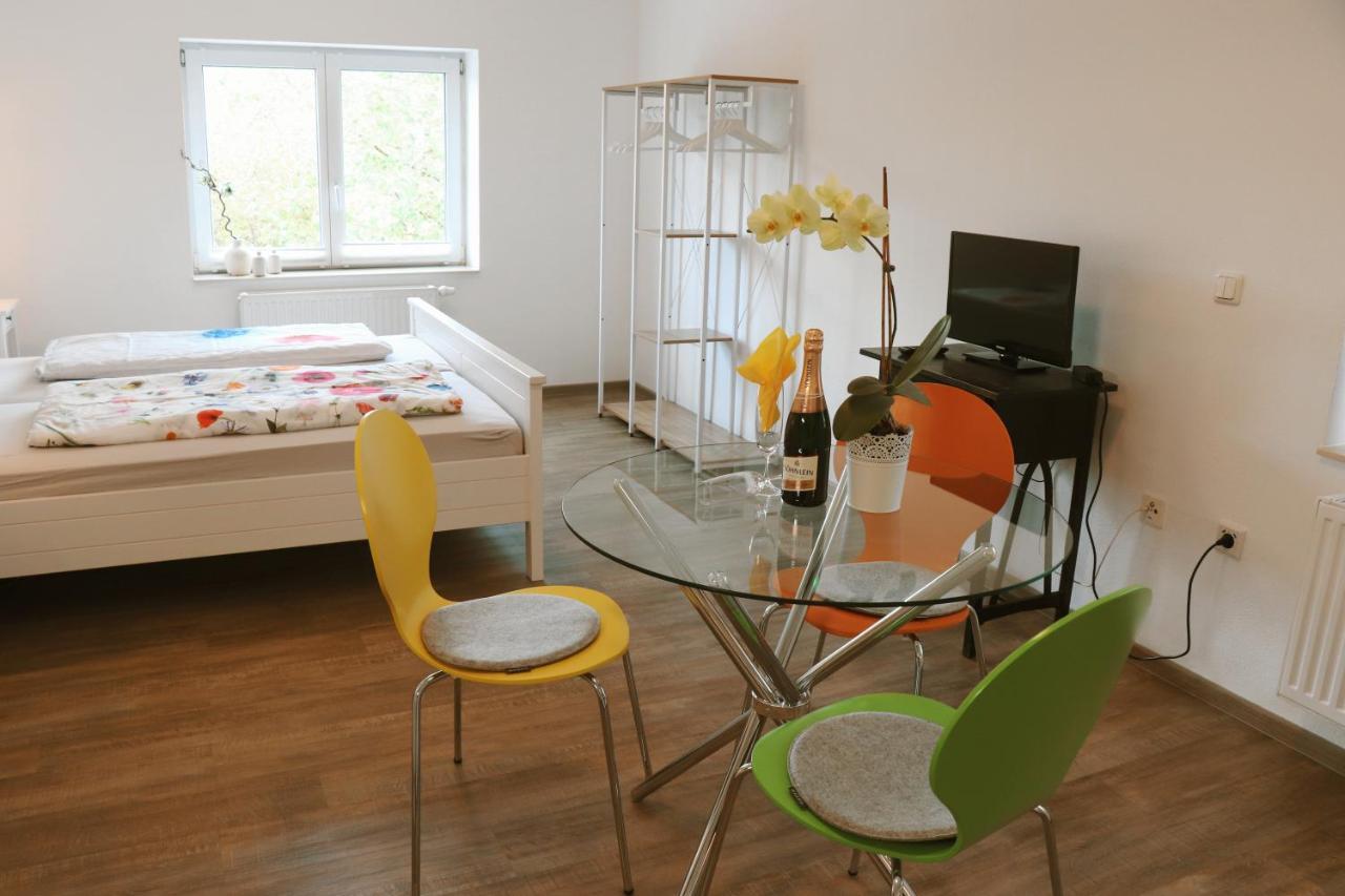Helles Apartment Fuer 1-2 Pers. Mit Parkplatz Und Wifi Kraiburg am Inn Bagian luar foto